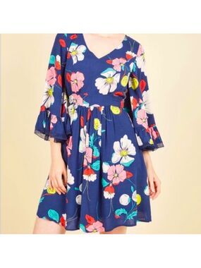 ModCloth Floral Knee Length Dress Size Medium Blue Lace Boho Bell Sleeve V-Neck